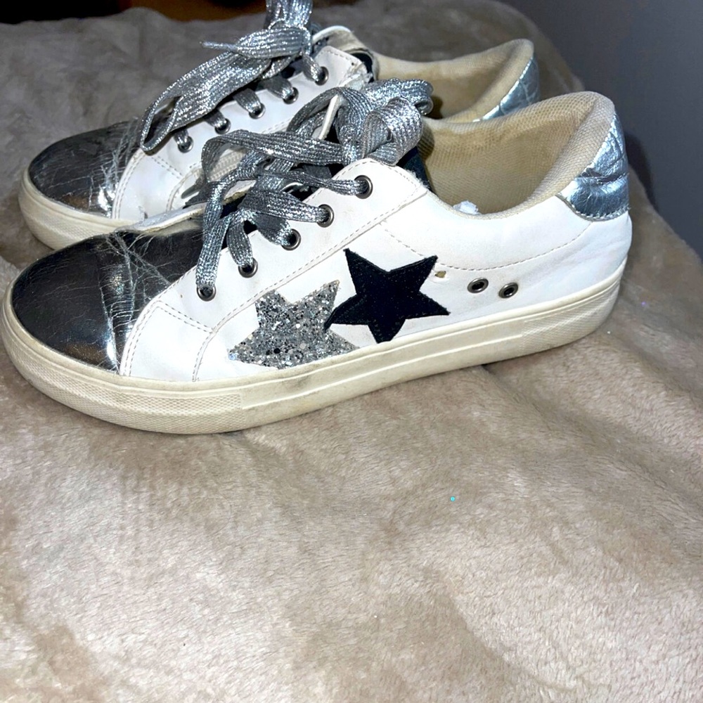 White starry sneakers